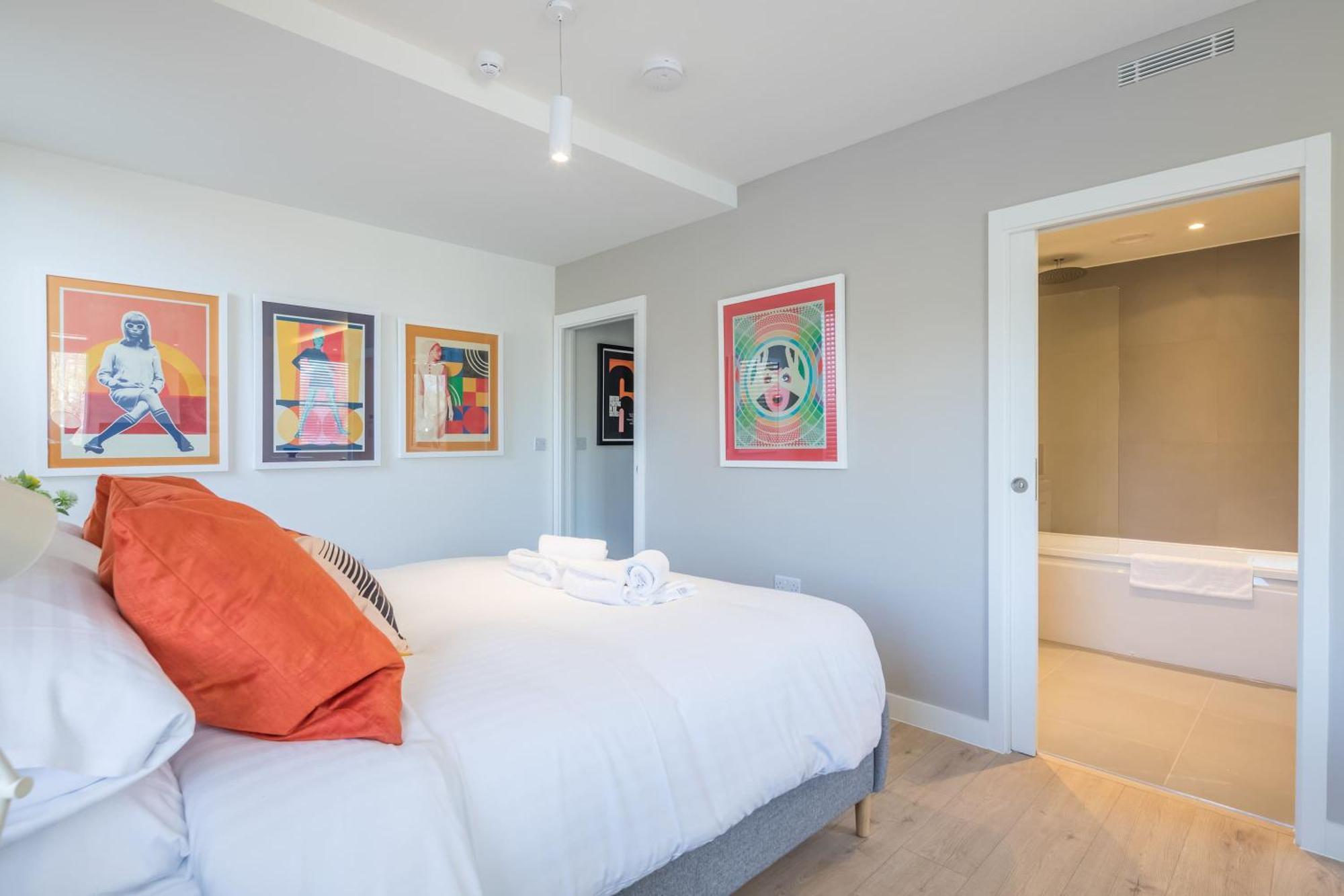 Luxury Riverside Views & Parking * Cambridge (Cambridgeshire)